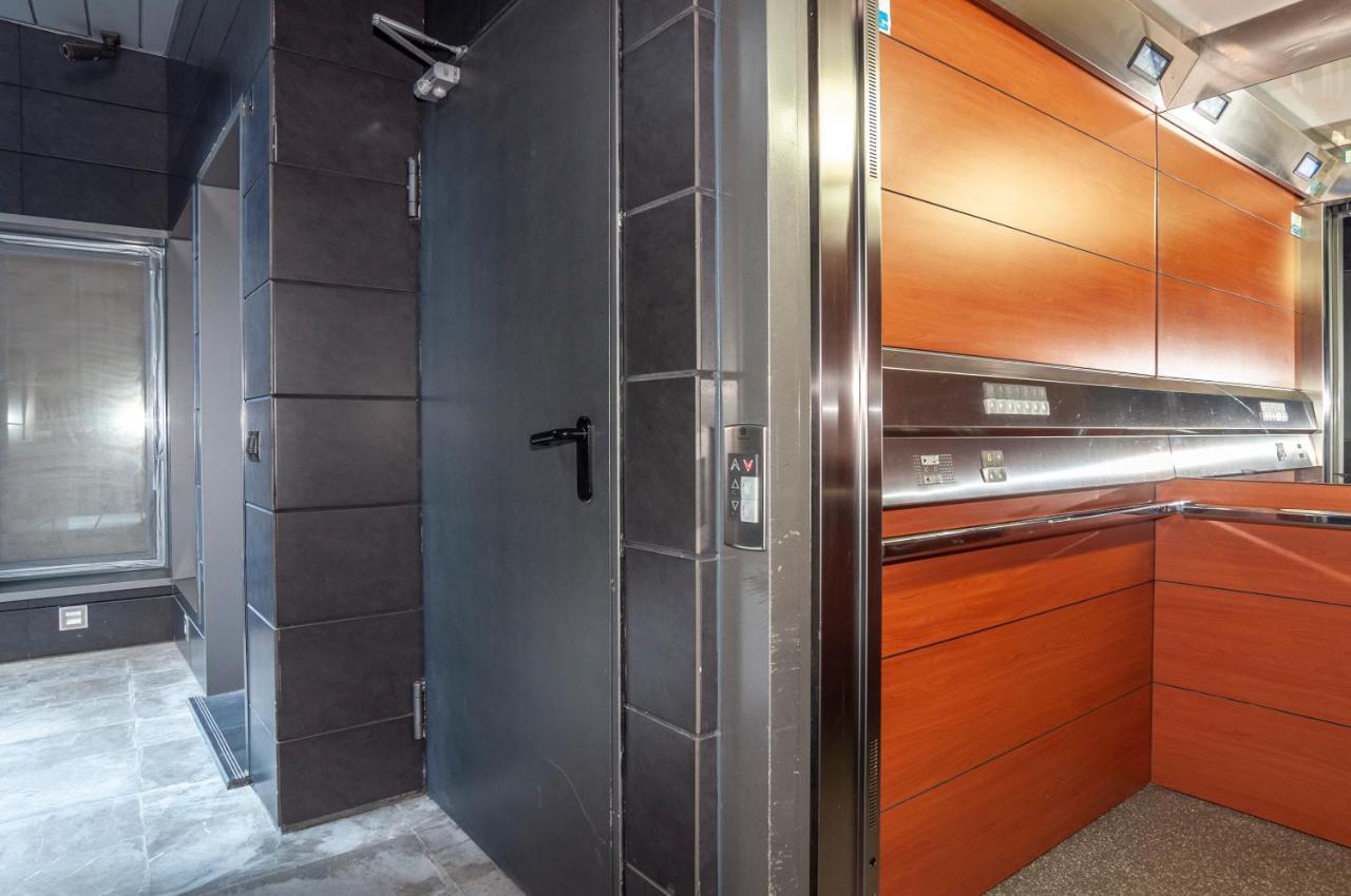 Bhost - Victoria * Malaga